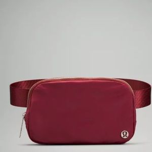 NWOT Lululemon original belt bag